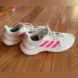Adidas Game Court 2 tennis sneakers with Pink Stripes women’s 10.5